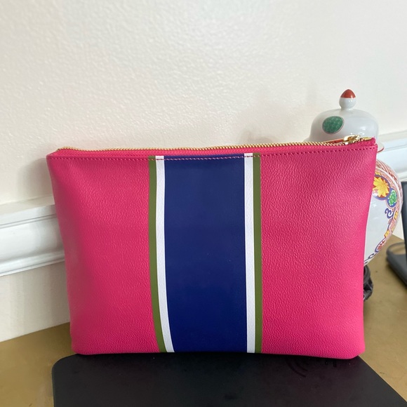 C. Wonder Stunning Fuchsia Clutch Purse - Picture 2 of 6